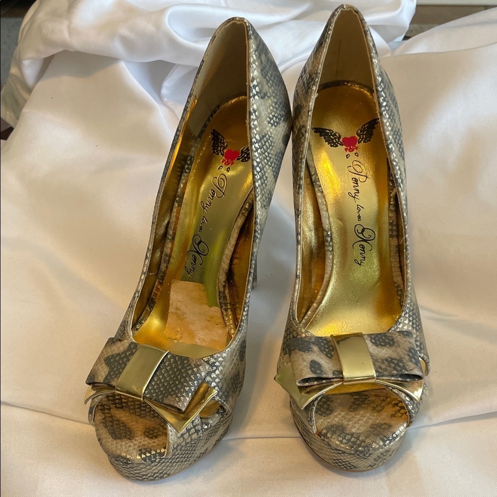 Elegant Snake Print Peep Toe Heels